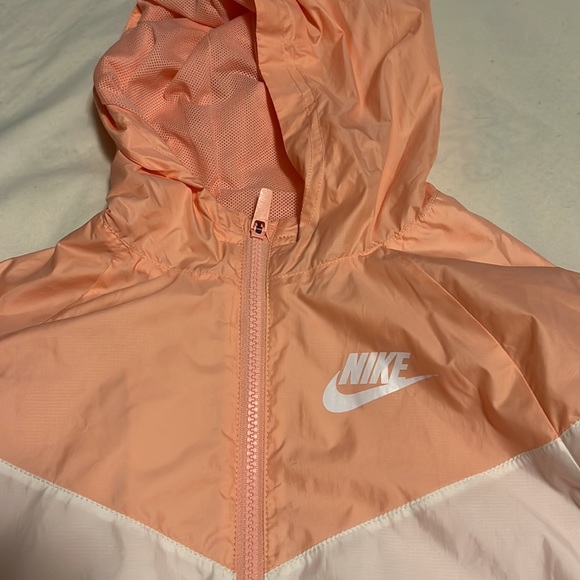 Darling Cropped Nike Windbreaker, size L - Picture 3 of 11
